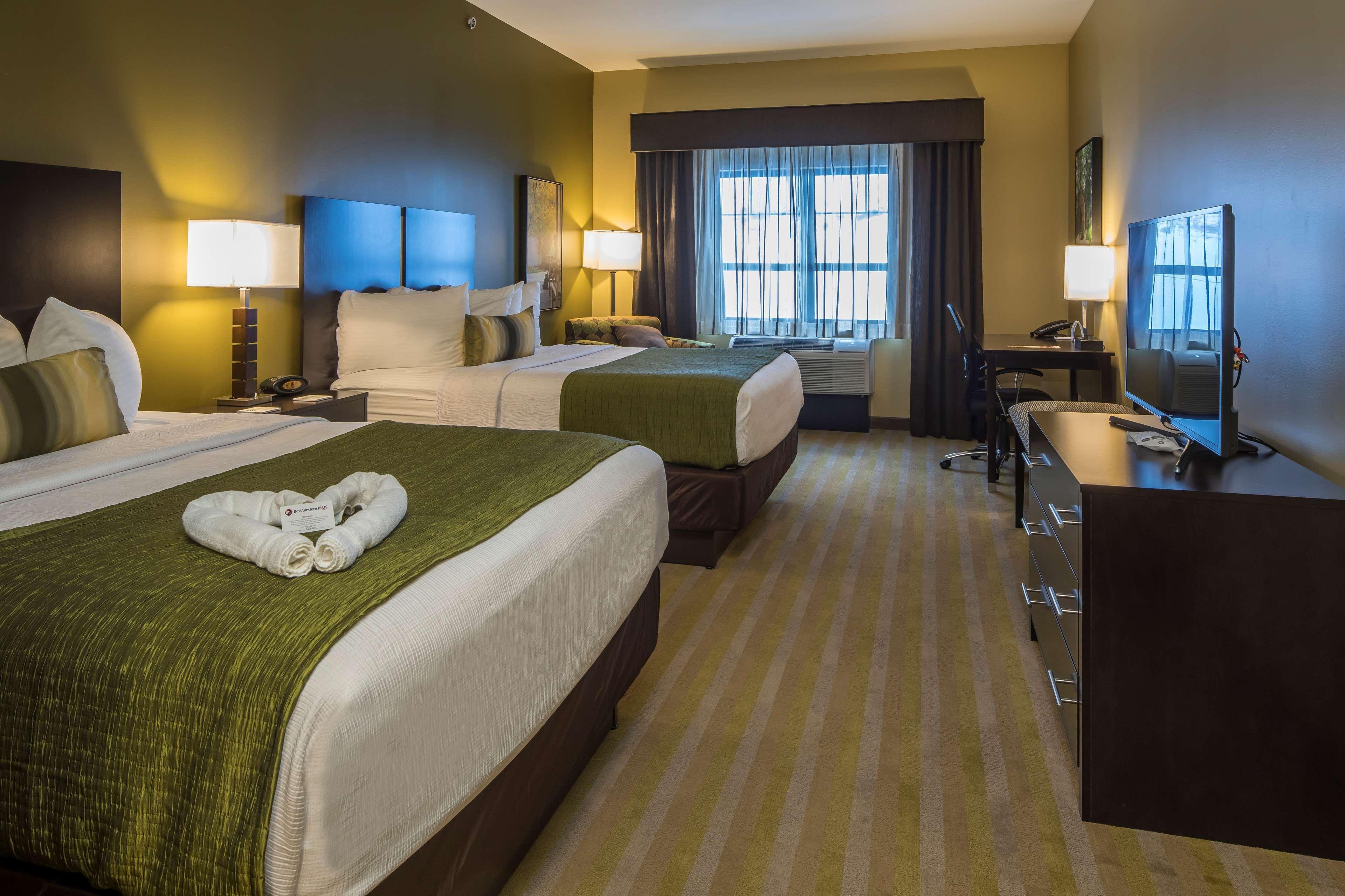 Best Western Plus Franciscan Square Inn & Suites Steubenville Exterior photo