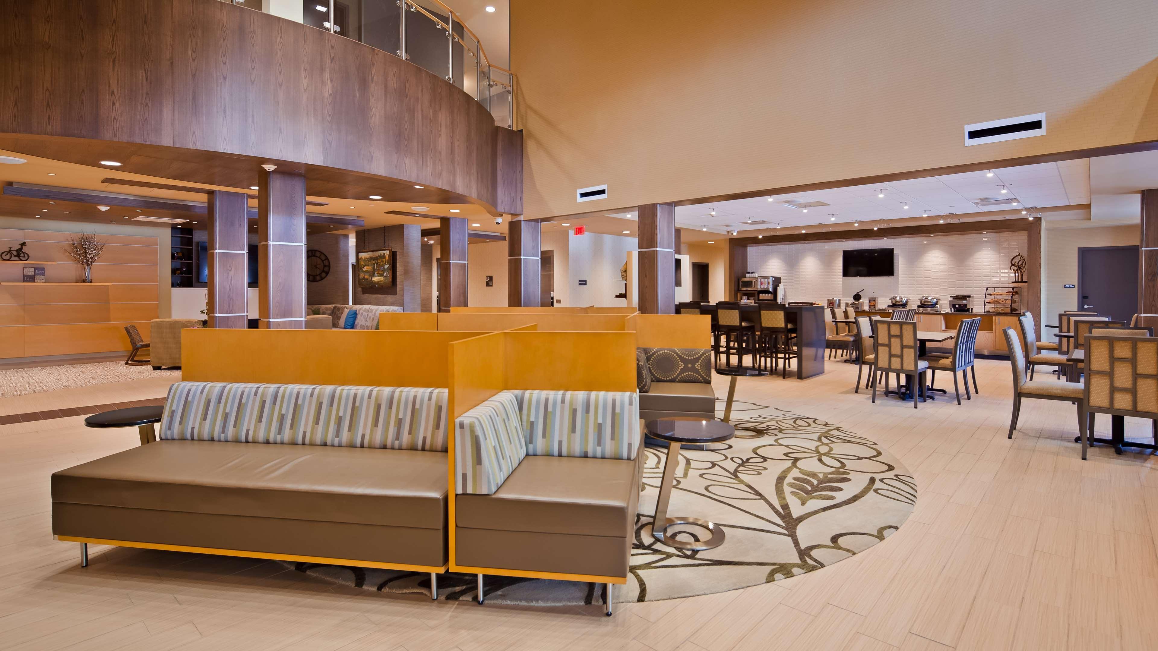 Best Western Plus Franciscan Square Inn & Suites Steubenville Exterior photo