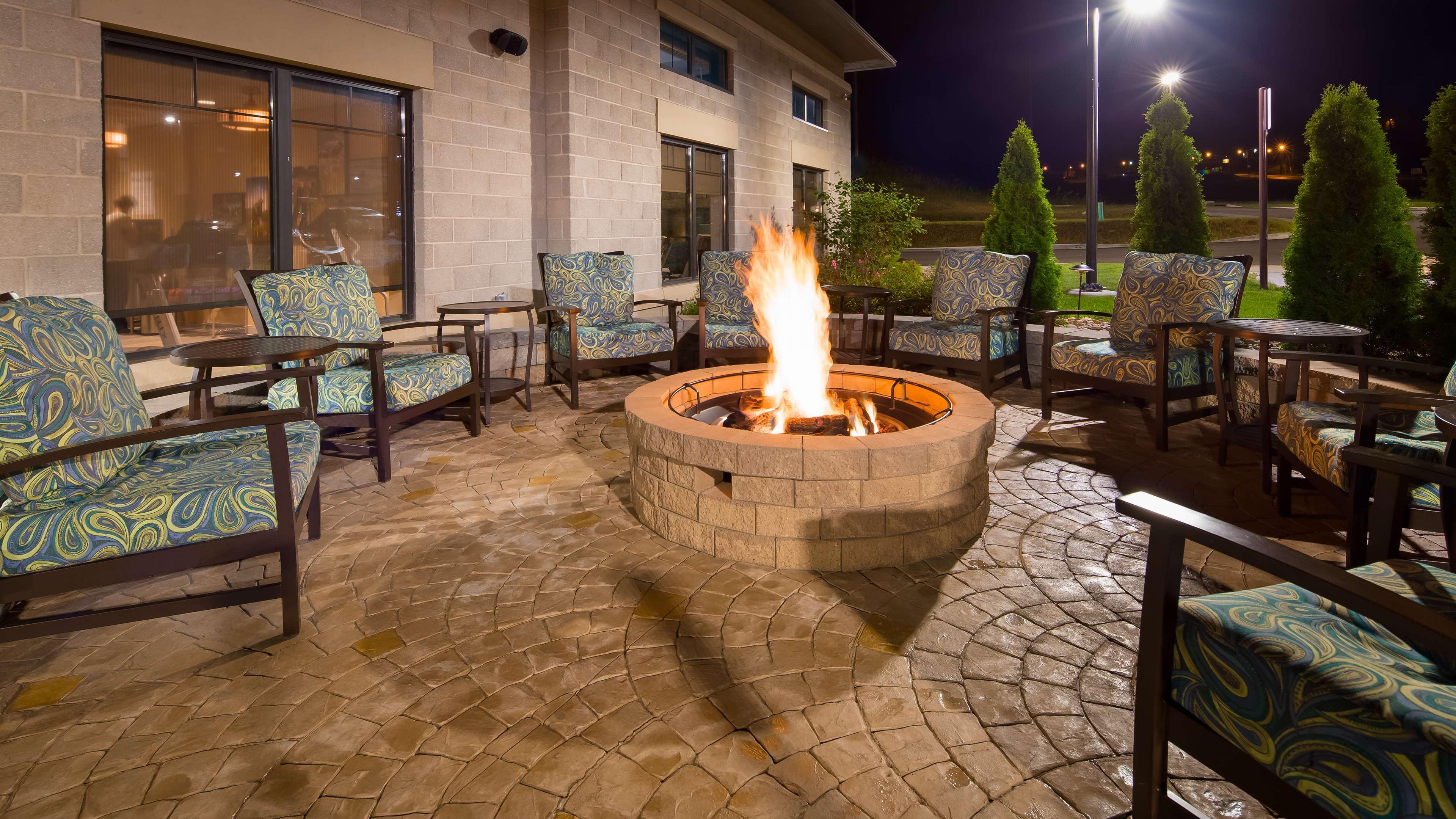 Best Western Plus Franciscan Square Inn & Suites Steubenville Exterior photo