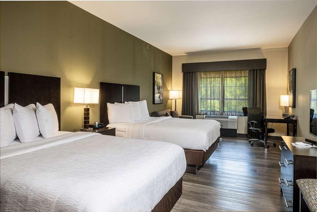 Best Western Plus Franciscan Square Inn & Suites Steubenville Room photo