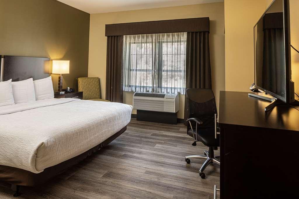 Best Western Plus Franciscan Square Inn & Suites Steubenville Room photo