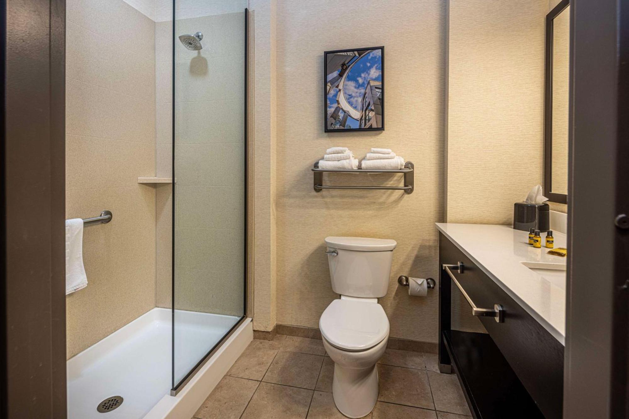 Best Western Plus Franciscan Square Inn & Suites Steubenville Exterior photo