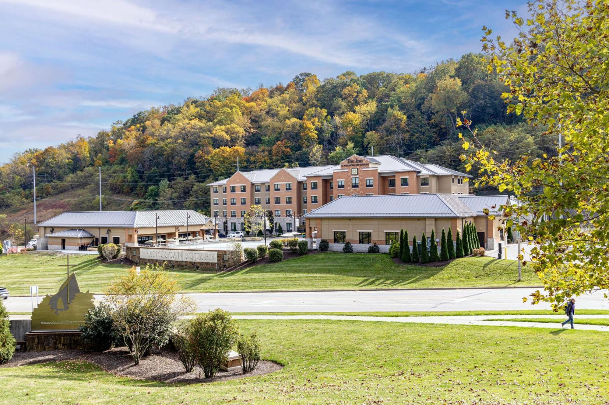Best Western Plus Franciscan Square Inn & Suites Steubenville Exterior photo