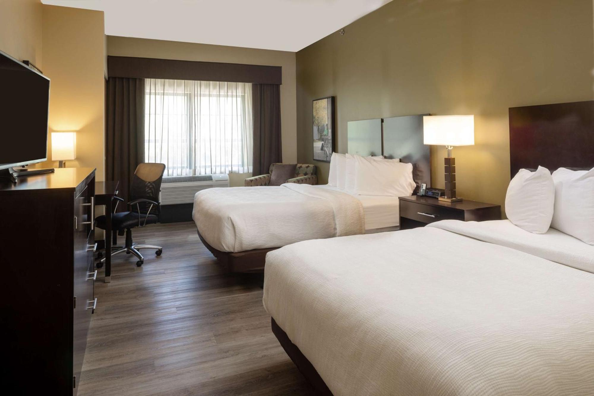 Best Western Plus Franciscan Square Inn & Suites Steubenville Exterior photo