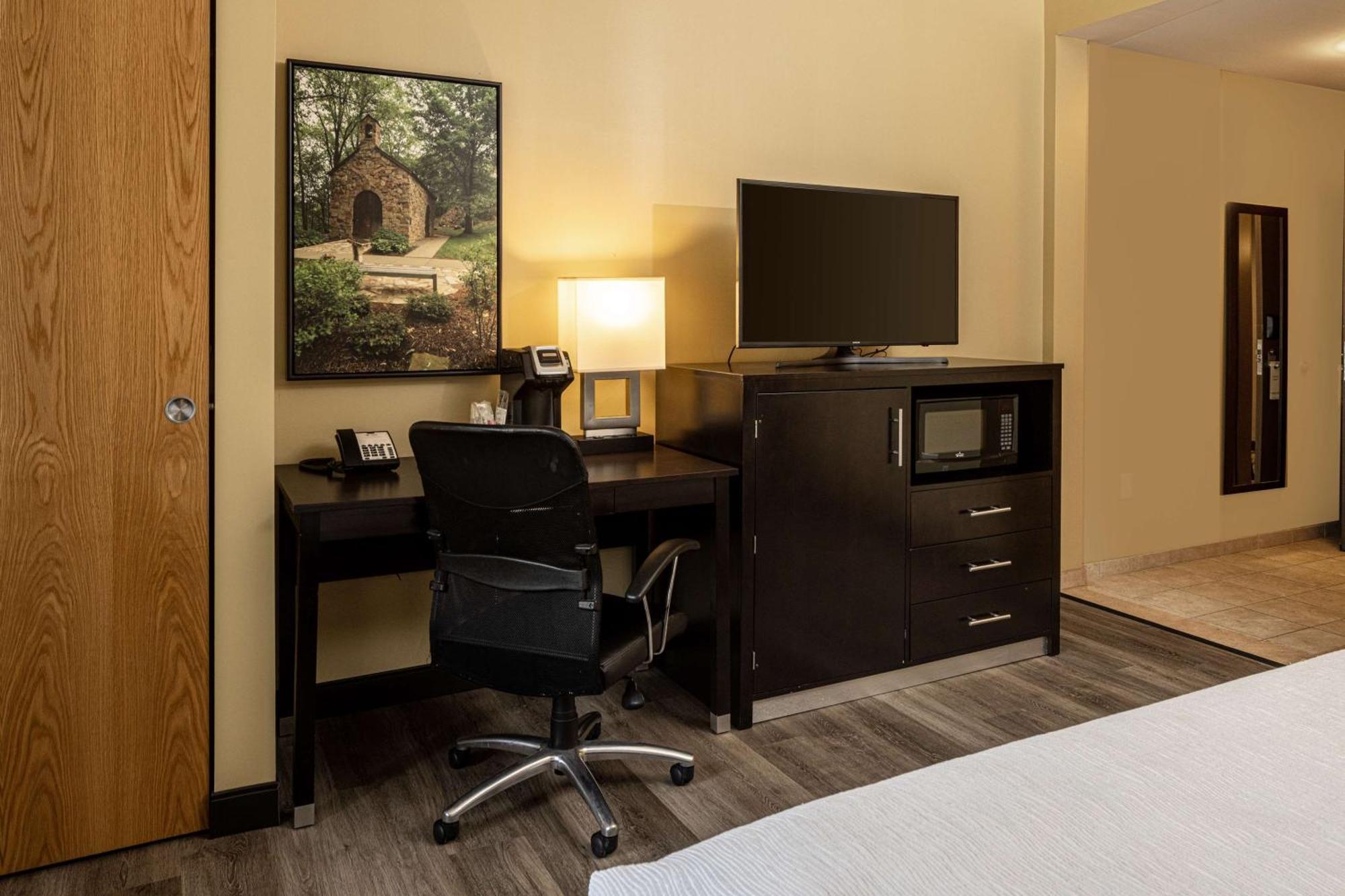 Best Western Plus Franciscan Square Inn & Suites Steubenville Exterior photo