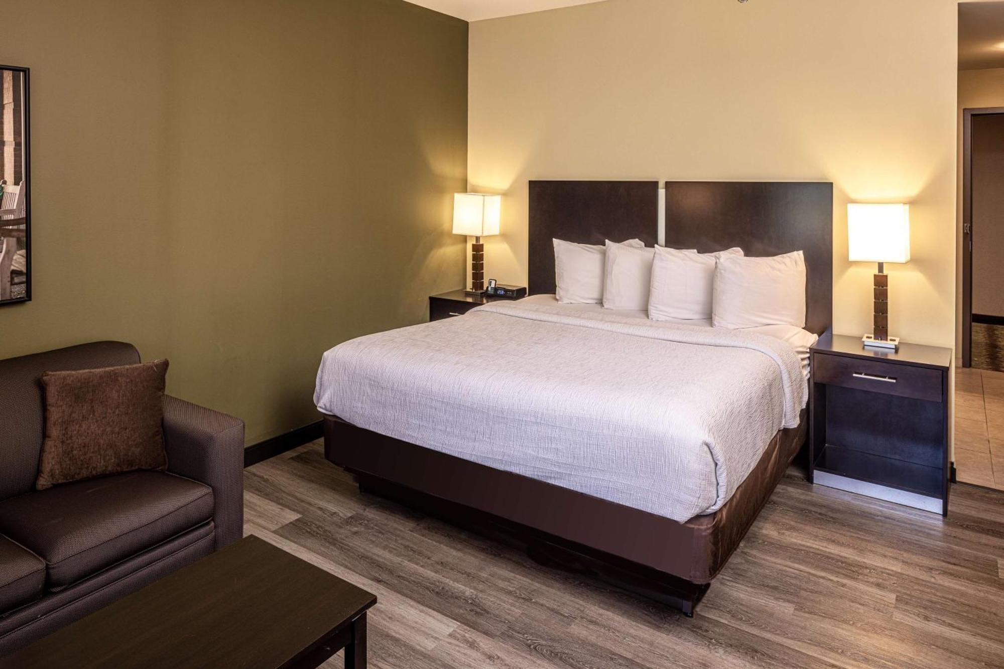Best Western Plus Franciscan Square Inn & Suites Steubenville Exterior photo