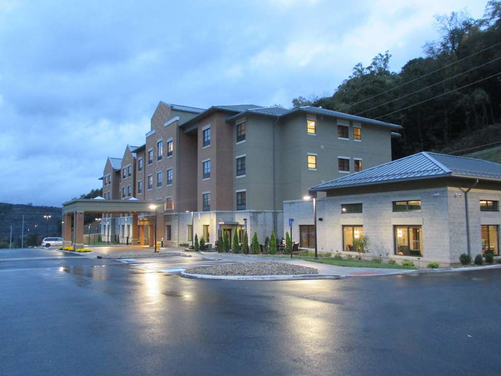 Best Western Plus Franciscan Square Inn & Suites Steubenville Exterior photo