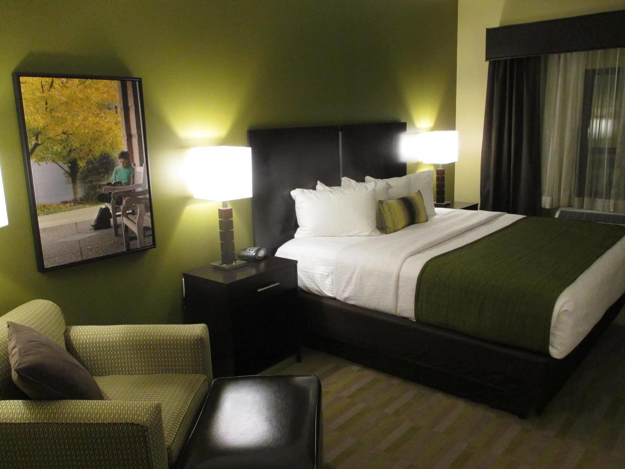 Best Western Plus Franciscan Square Inn & Suites Steubenville Exterior photo
