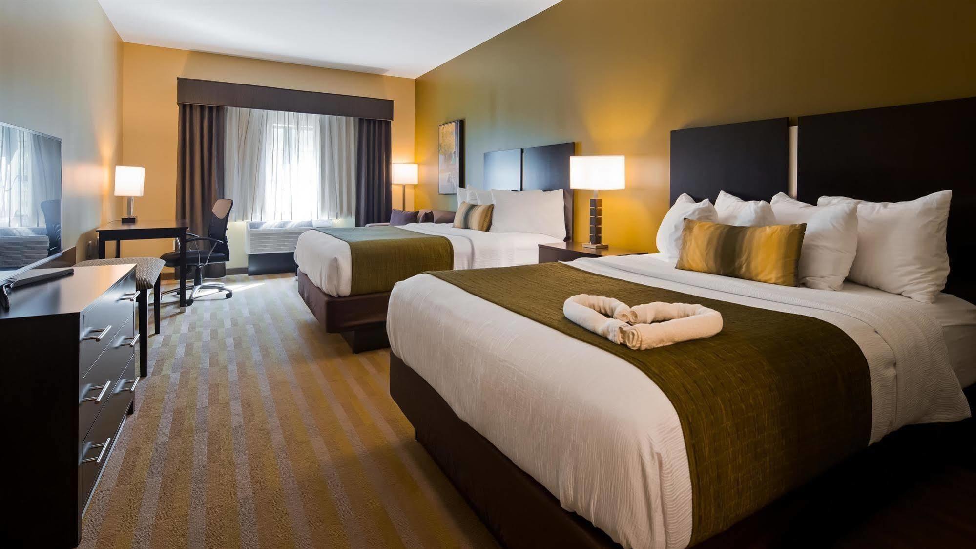Best Western Plus Franciscan Square Inn & Suites Steubenville Exterior photo